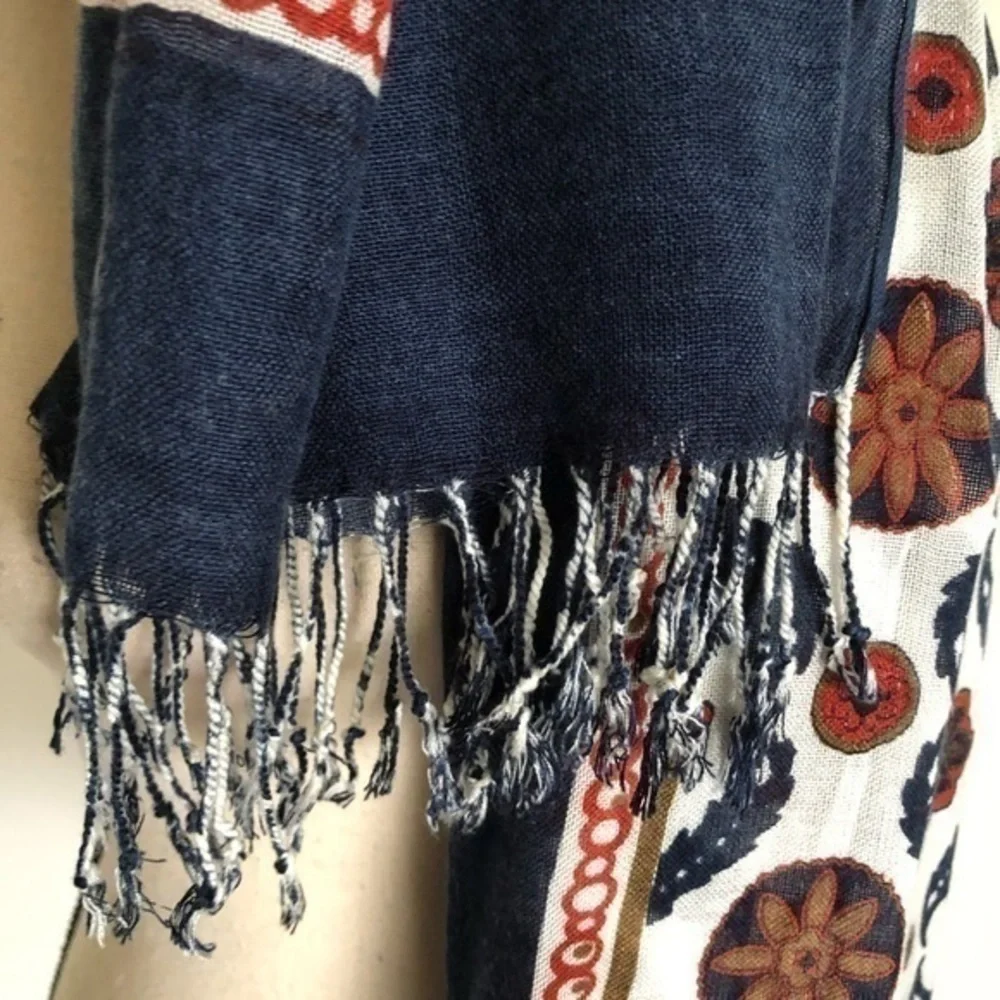 Vintage Large Floral Pattern Scarf With Hem Fringe